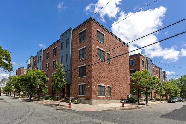Building Photo - 439 Whiton St