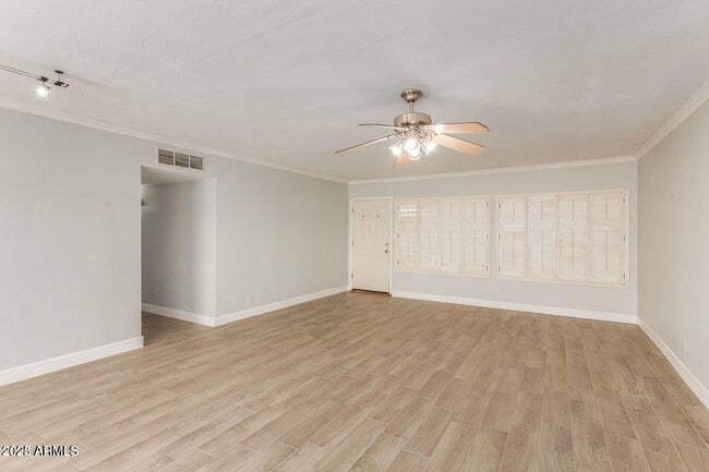 Building Photo - 547 E Belmont Ave