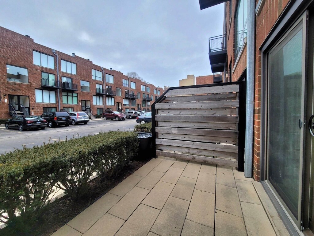 Building Photo - 843 W Grace St