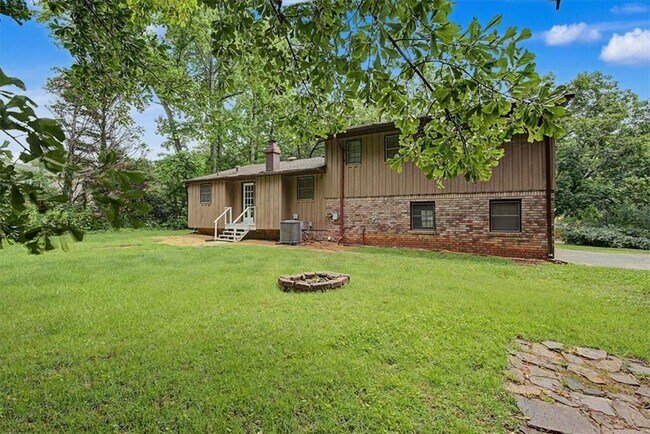 Building Photo - 2985 Fredrick Dr