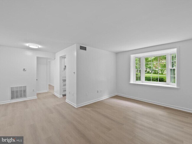 Building Photo - 708 S Arlington Mill Dr