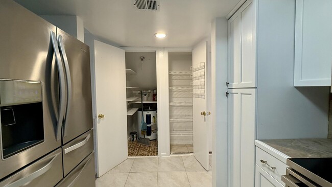Building Photo - 9243 Green Meadows Way