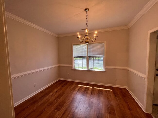 Building Photo - Merestone 1 level brick patio home. 2 Car garage, walk to The Point Shopping, restaurants and mov...