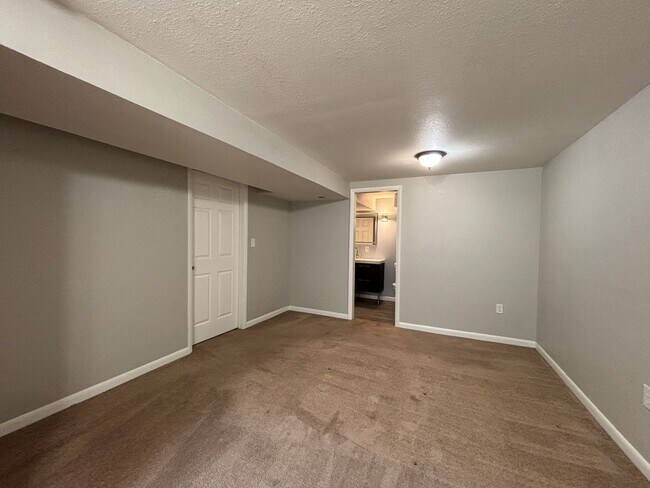 Building Photo - 3 Bed/2 Bath Ranch Home on Large Lot with Oversized Garage