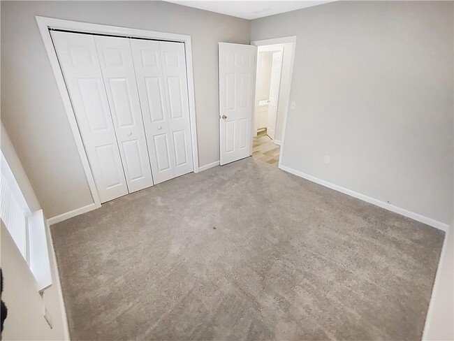 Building Photo - 533 Dove Way