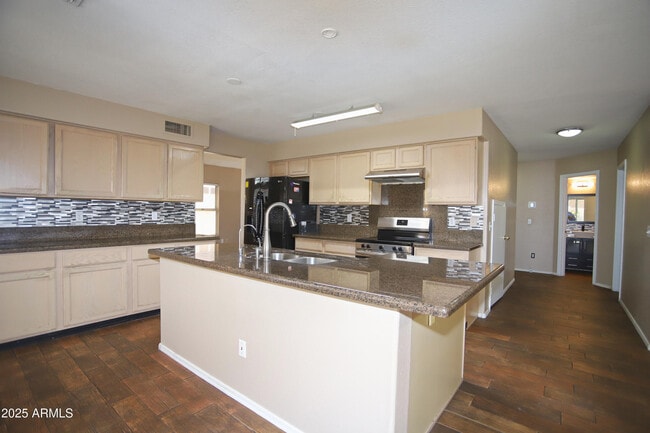 Building Photo - 842 N Naples Dr