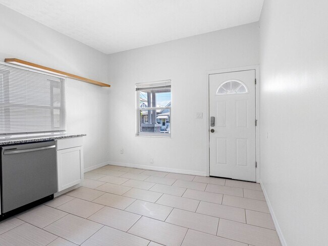 Building Photo - Affordable 3/1.5 West Tampa Home