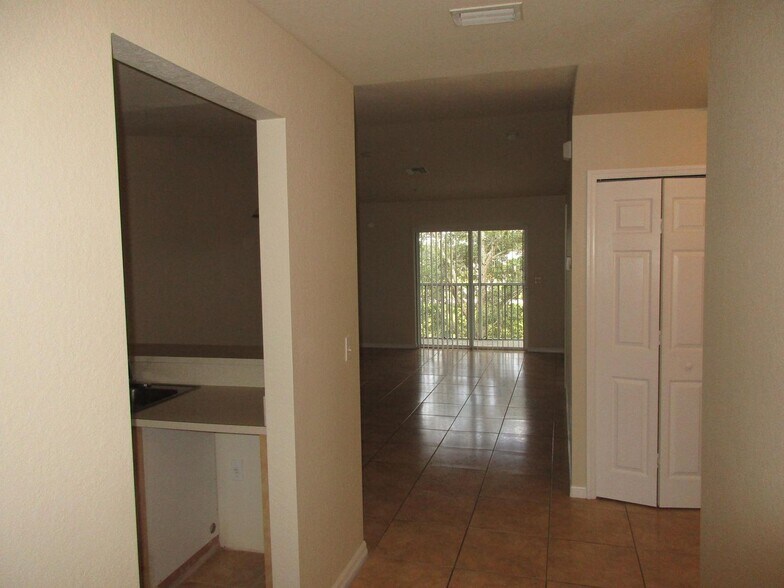 Building Photo - 1328 SE 8th Ave