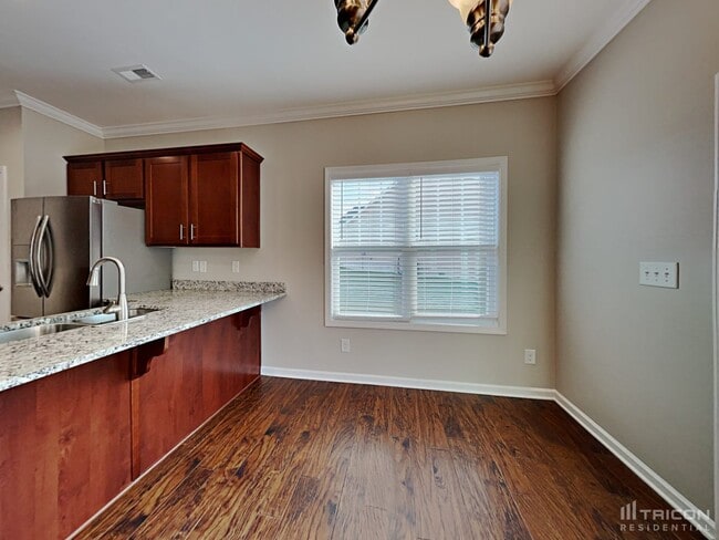 Building Photo - 877 Juno Dr