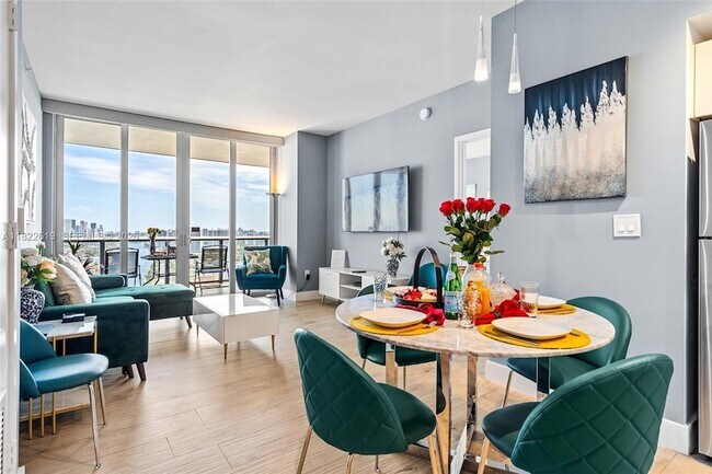 Building Photo - 2600 E Hallandale Beach Blvd