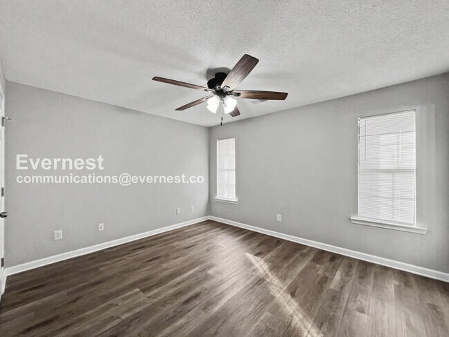 Building Photo - 10005 Riggan Dr