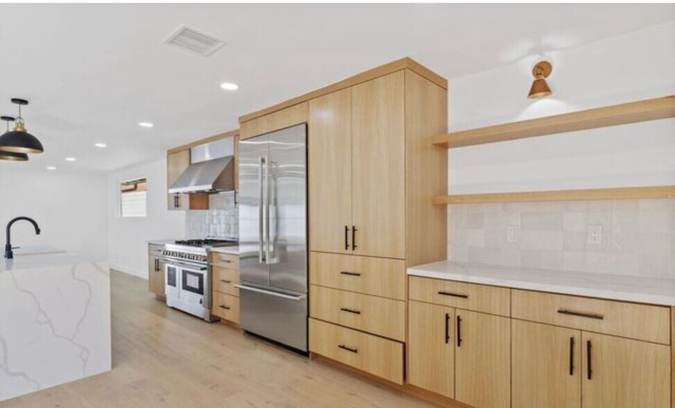 Building Photo - 5261 Allott Ave