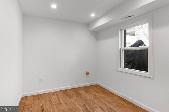 Building Photo - 561 45th St NE