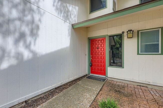 Building Photo - 8600 Tallwood Dr