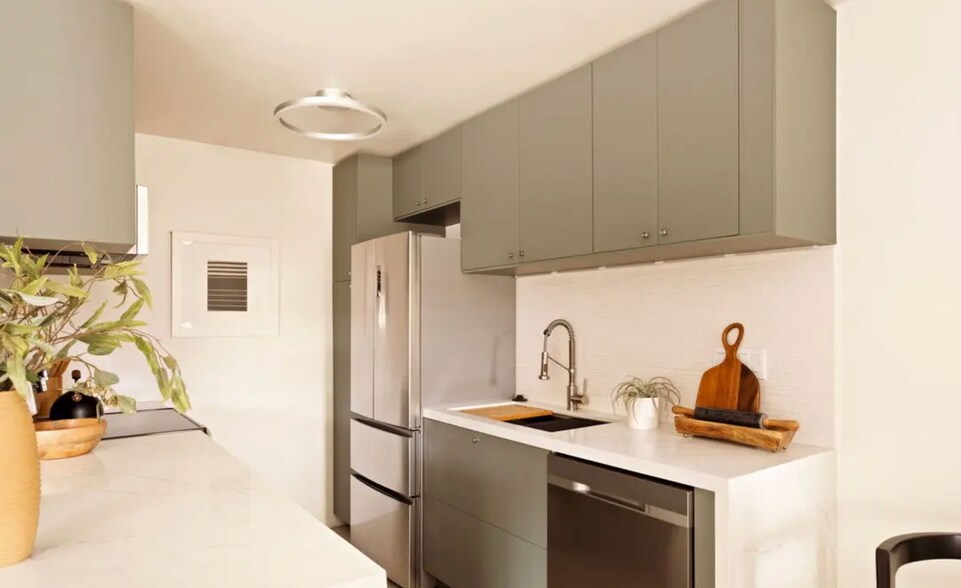 Building Photo - 970 Palm Ave