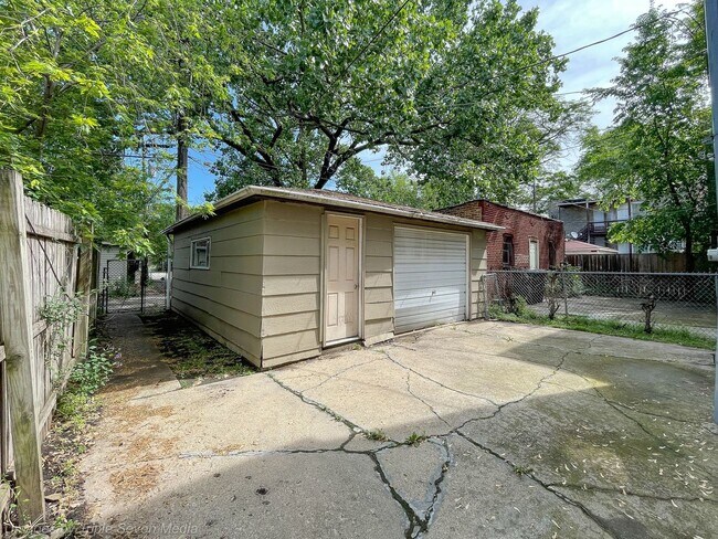 Building Photo - 3714 W Ferdinand St