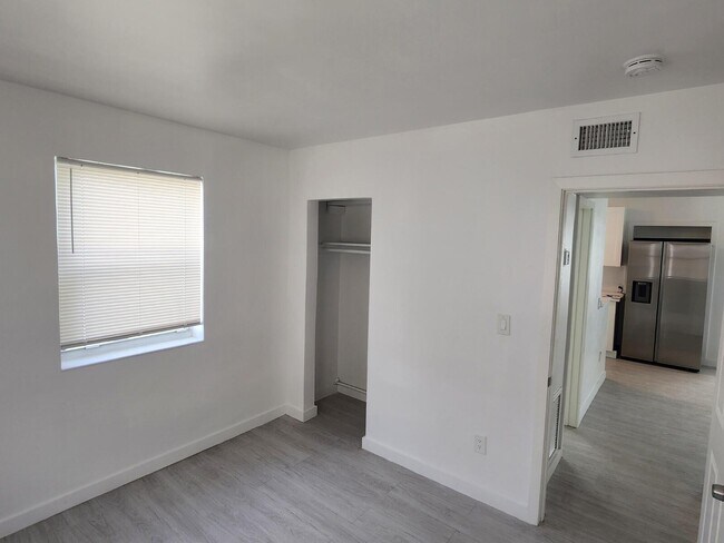 Building Photo - 1754 NE 48th Ct