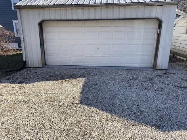 Building Photo - 1004 Bedford Ave SW