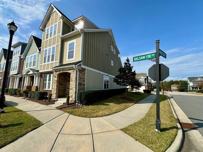 Building Photo - 563 Balsam Fir Dr