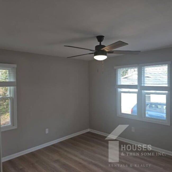 Building Photo - 511 Hampton Ave