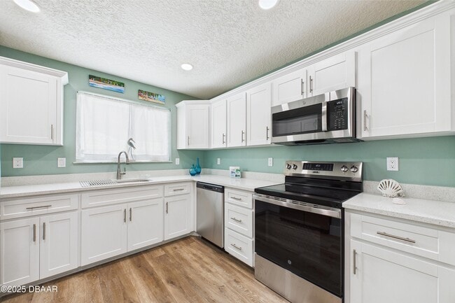 Building Photo - 4035 Oriole Ave