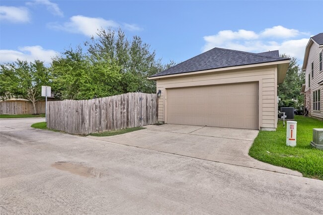Building Photo - 17227 Mitchell Pass Ln