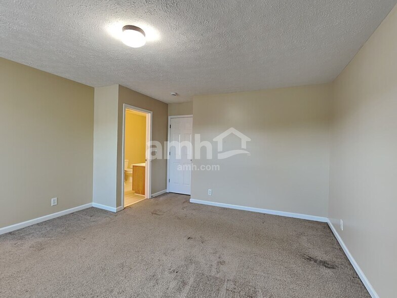 Building Photo - 2615 River Meade Way