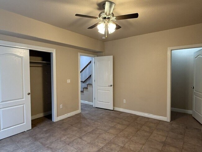Building Photo - 400 Sterling Dr