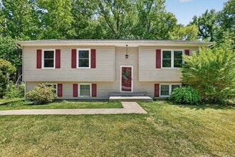Building Photo - 46483 Rosewood Dr