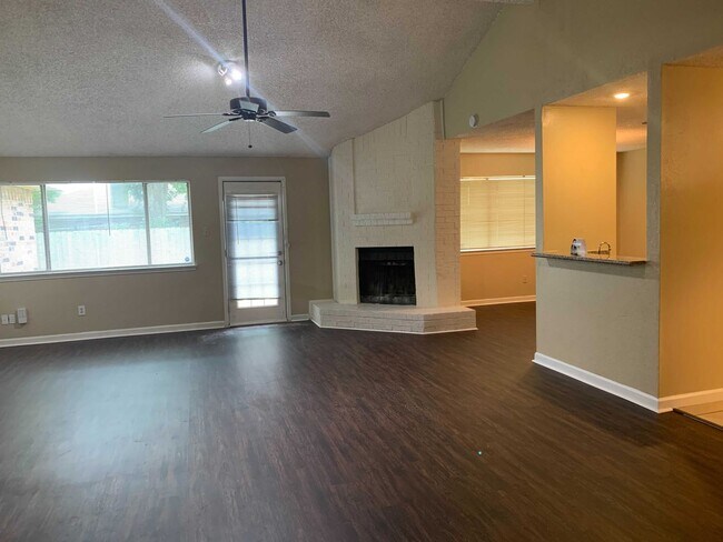Building Photo - 2621 Carrington Ln