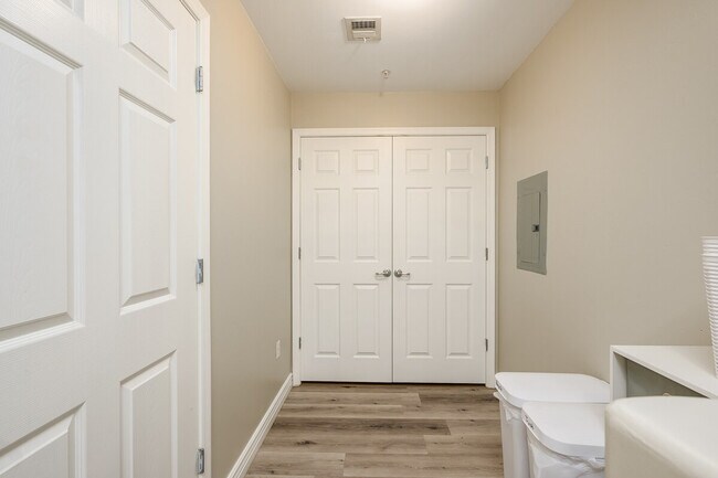 Building Photo - 5350 E Deer Valley Dr