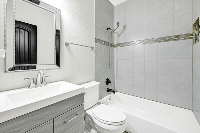 Building Photo - 509 Joan Of Arc Dr