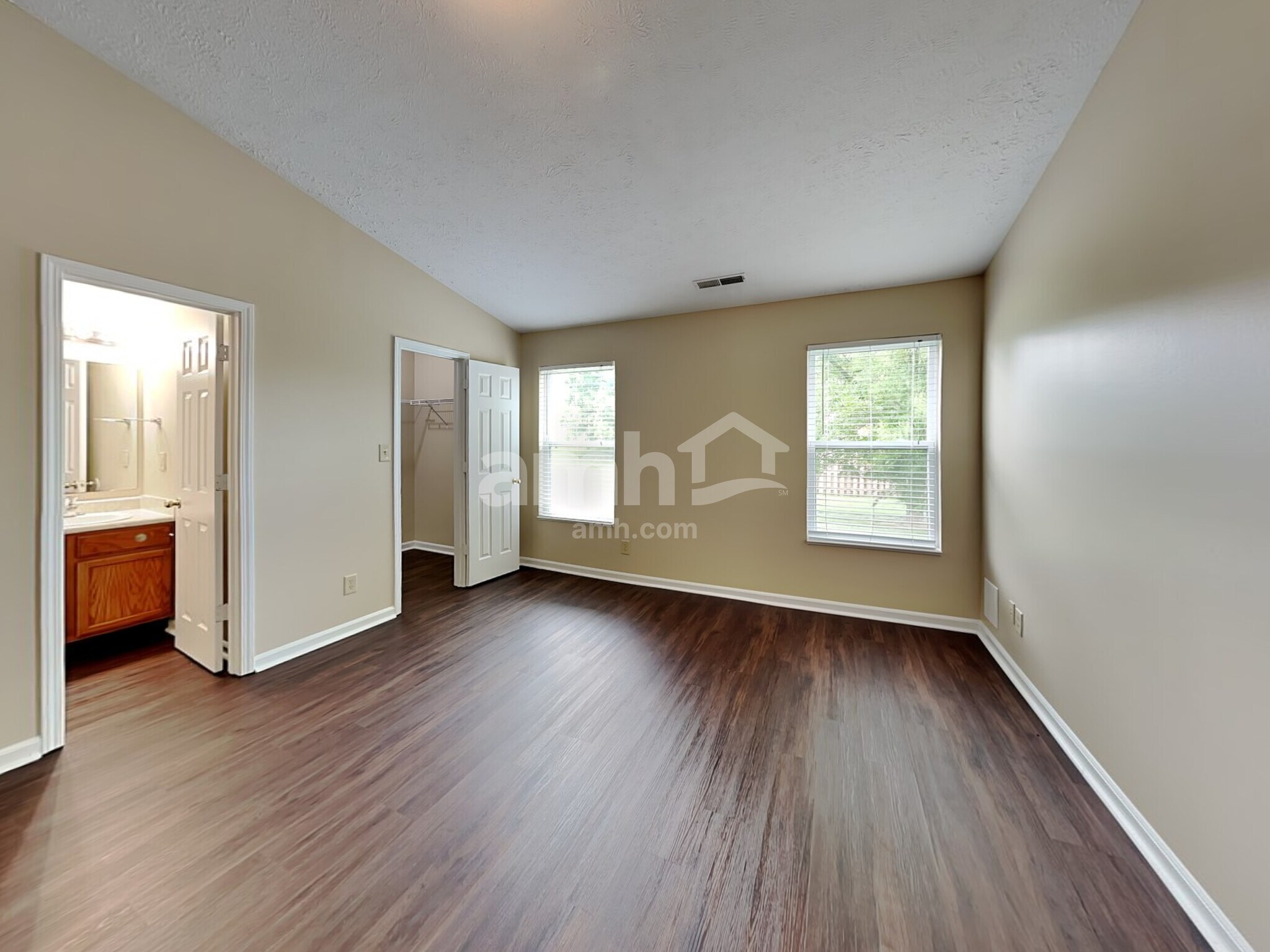 Building Photo - 7864 Fox Glen Dr