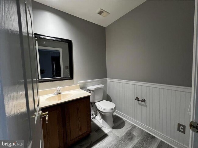 Building Photo - 103 Greenbrook Ct