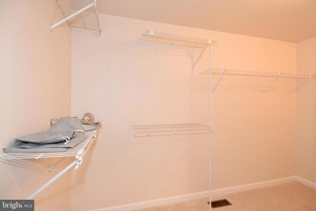 Building Photo - 6008 Good Lion Ct