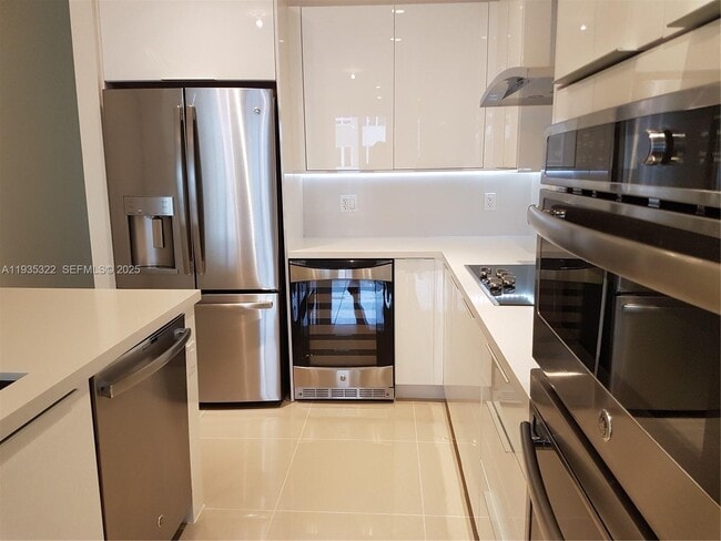 Building Photo - 10245 NW 63rd Terrace