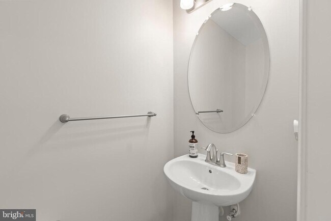 Building Photo - 69 Aviary Rd