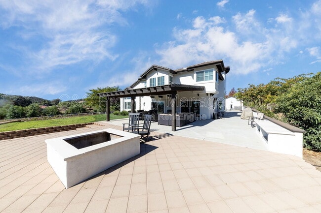 Building Photo - 39550 Calle De Companero