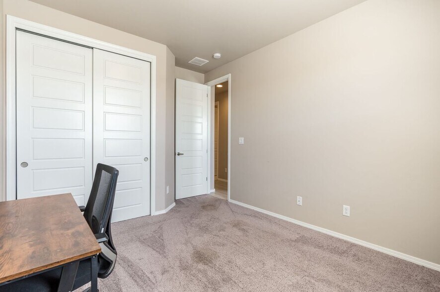 Building Photo - 2313 Melon Ridge Loop NE