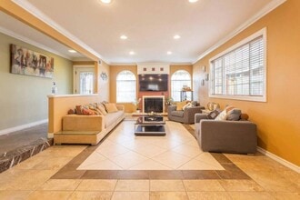 Building Photo - 2744 E Bennett Ave