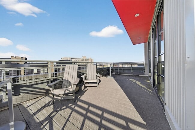 Building Photo - 1900 12th Ave S