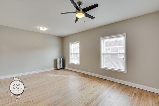 Building Photo - Beautiful Rehabbed Hyde Park Apartments! S...
