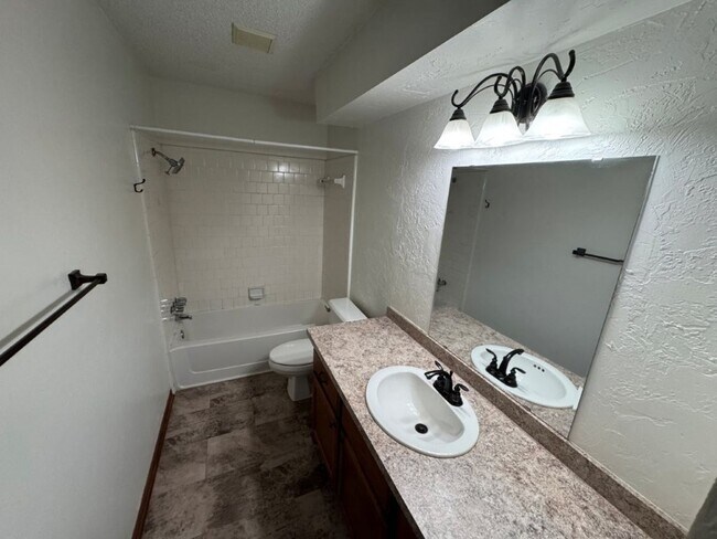 Building Photo - 8401 Woodhue Dr