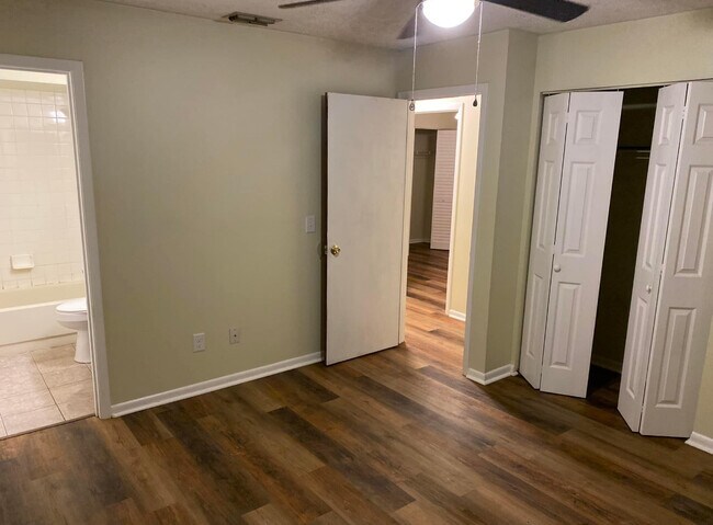 Building Photo - 3957 S Ventura Ave