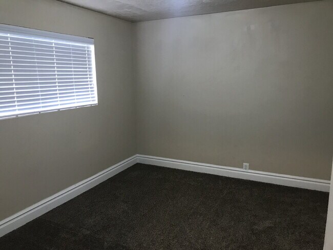 Building Photo - "Spacious 2-Bed, 2-Bath Condo Retreat in S...