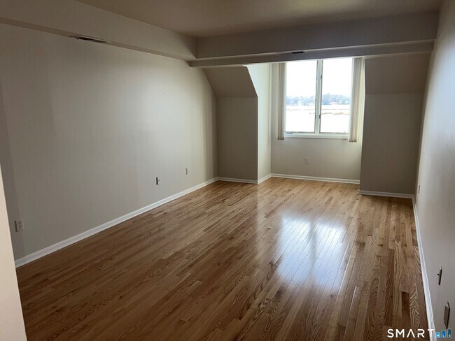 Building Photo - 1433 Windward Rd