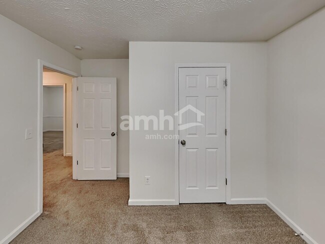 Building Photo - 3254 Ashgrove Ln SW