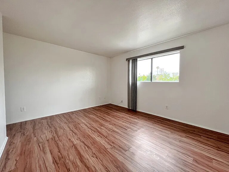 Building Photo - 14746 Delano St