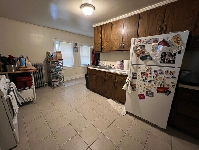 Building Photo - 1671 N Van Buren St