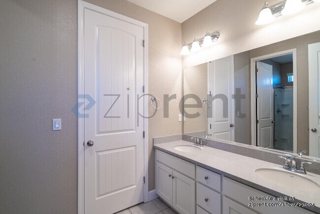 Building Photo - 707 Razorbill St